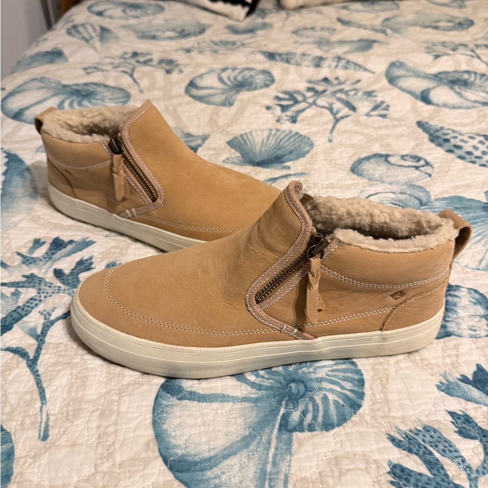 Sperry Womens Size 9.5 Tan Warm Sherpa Lined Loafers - Super Cute